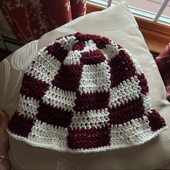 Hand Crocheted Checkered Bucket Hat maroon and white - Picture 5 of 5
